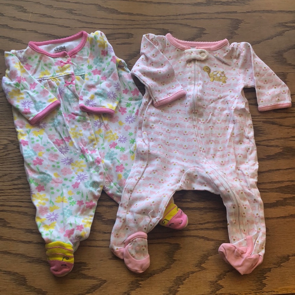 ⭐️ Child of Mine by Carter’s Baby Girl’s Pajamas- Bundle of 2